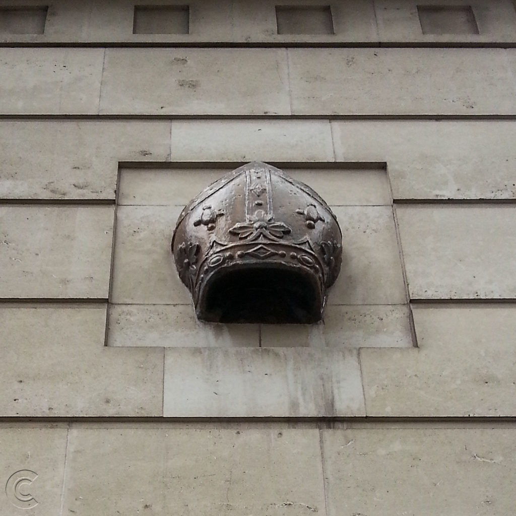 A Bishop's Mitre on the wall of 105-107 Bishopgate, marking the site of The Bishop's Gate.